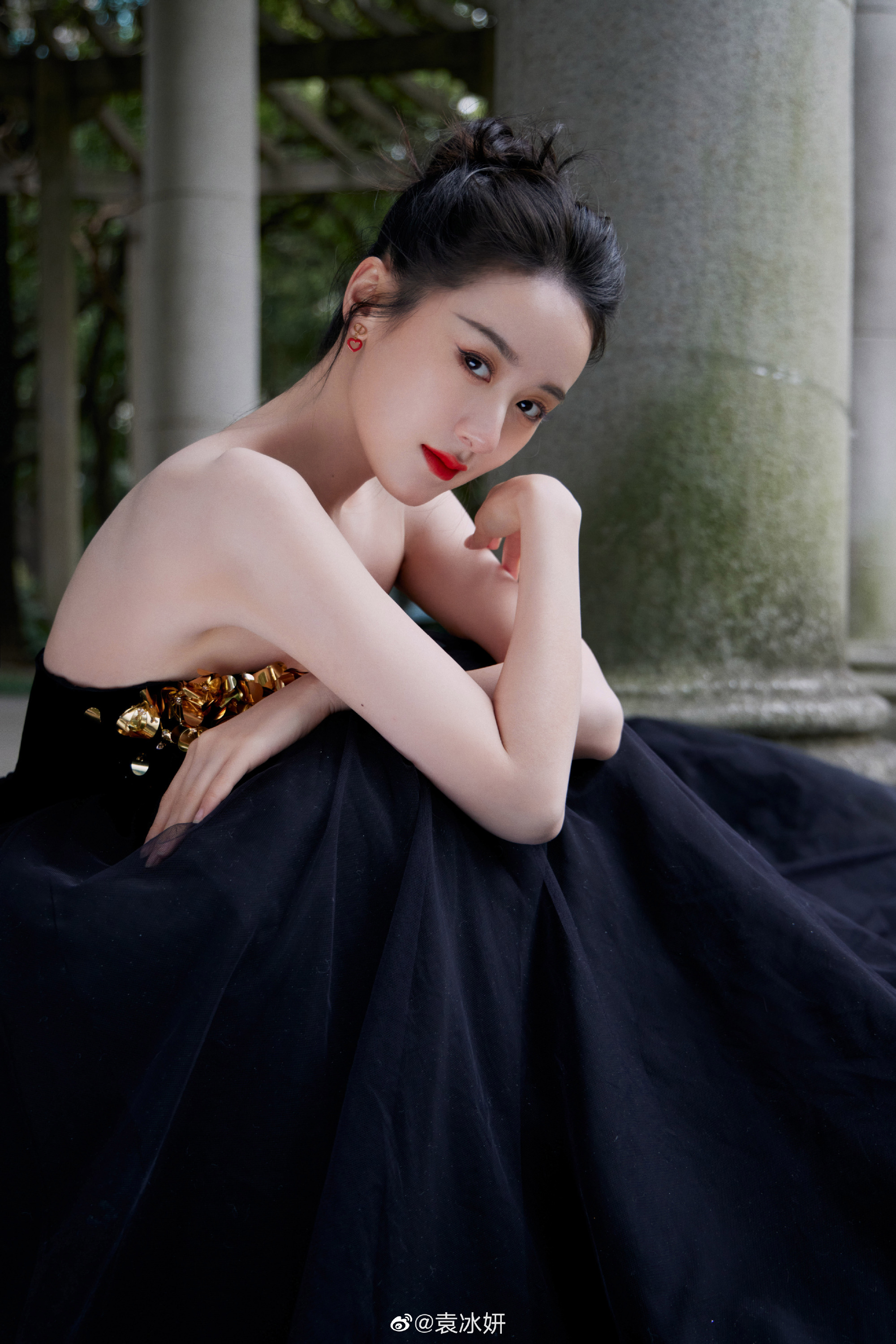 昨日红毯的袁冰妍美女这肩颈线