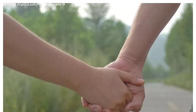 夫妻之间表达感情的一种方式,基本所有男女之间的感情伊始都是从牵手