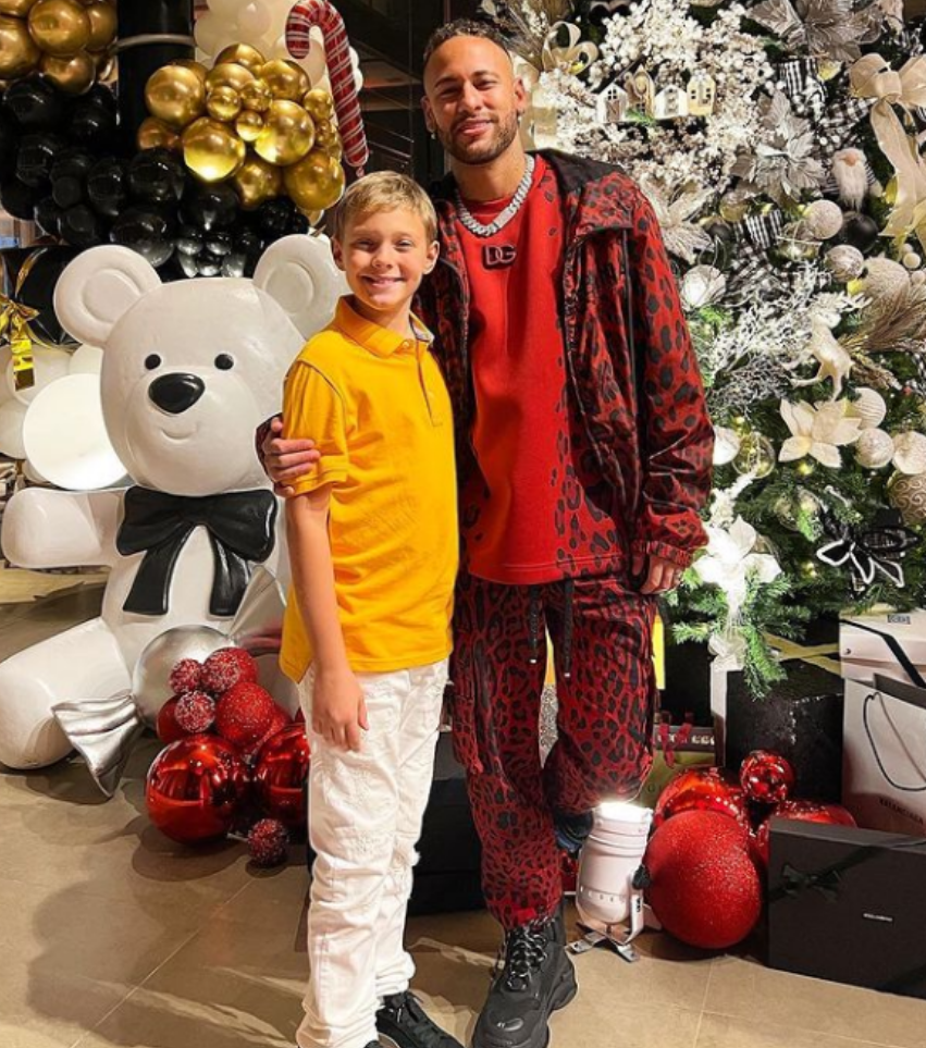 人生赢家90后内马尔晒10岁儿子购2千万豪宅爱子比老爸更帅气