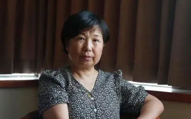 堂嫂退出了,郭家媳妇儿最近被杜粉们批评,因为老杜展示这个聊天记录的