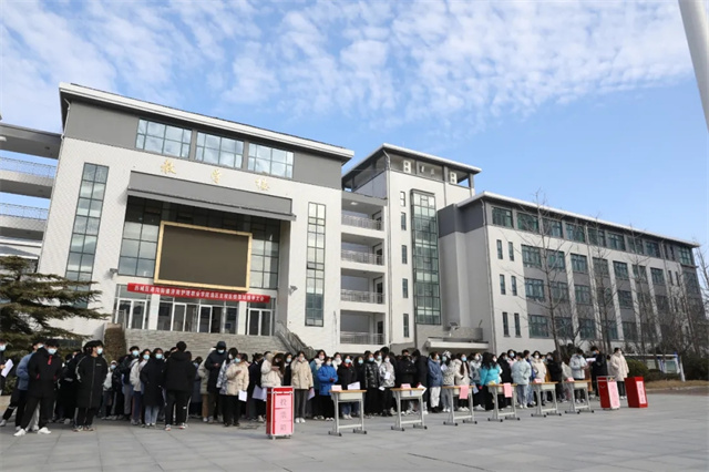 济南护理职业学院选民积极参加人大代表换届选举投票