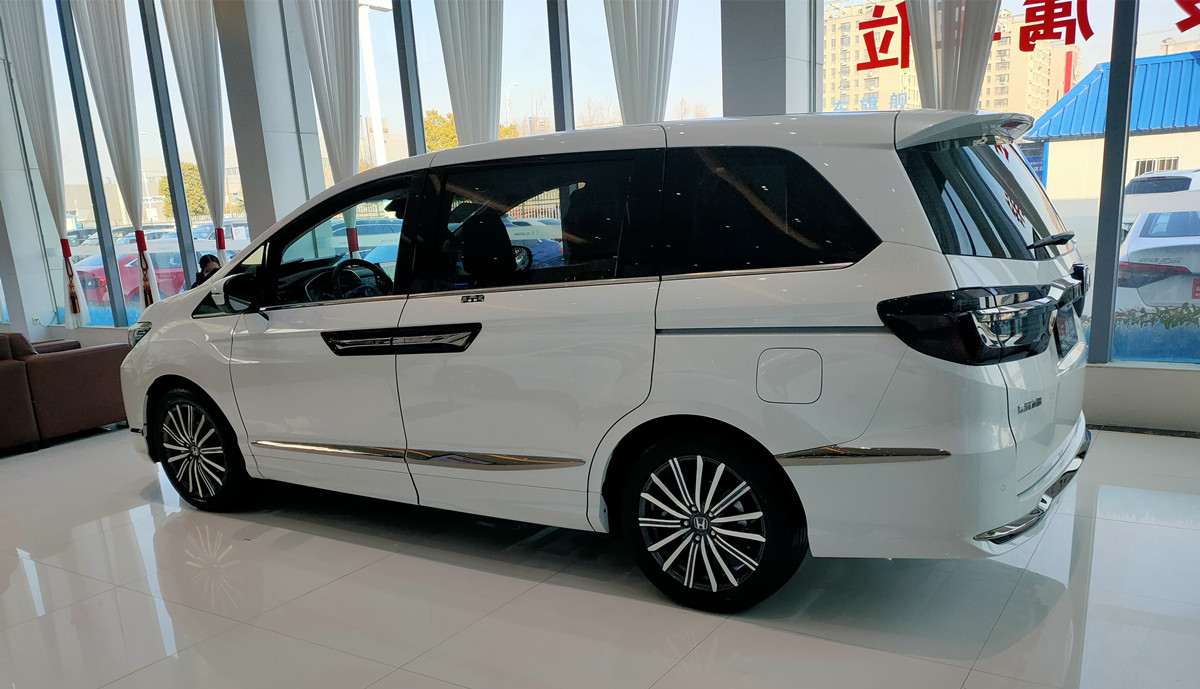 换装新前脸全系都是混动抢先探店新款本田艾力绅