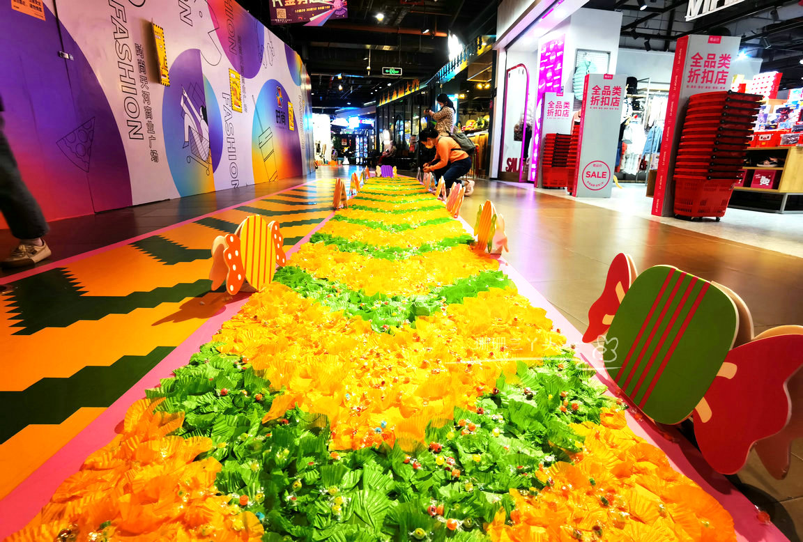 广州这里有条"糖果街",糖铺了1公里,游客随意吃,好甜蜜啊!|糖果|丫头|