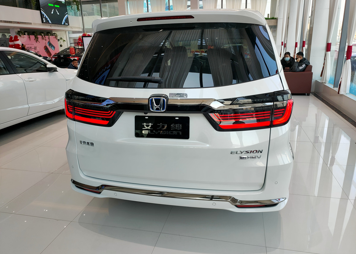 换装新前脸全系都是混动抢先探店新款本田艾力绅