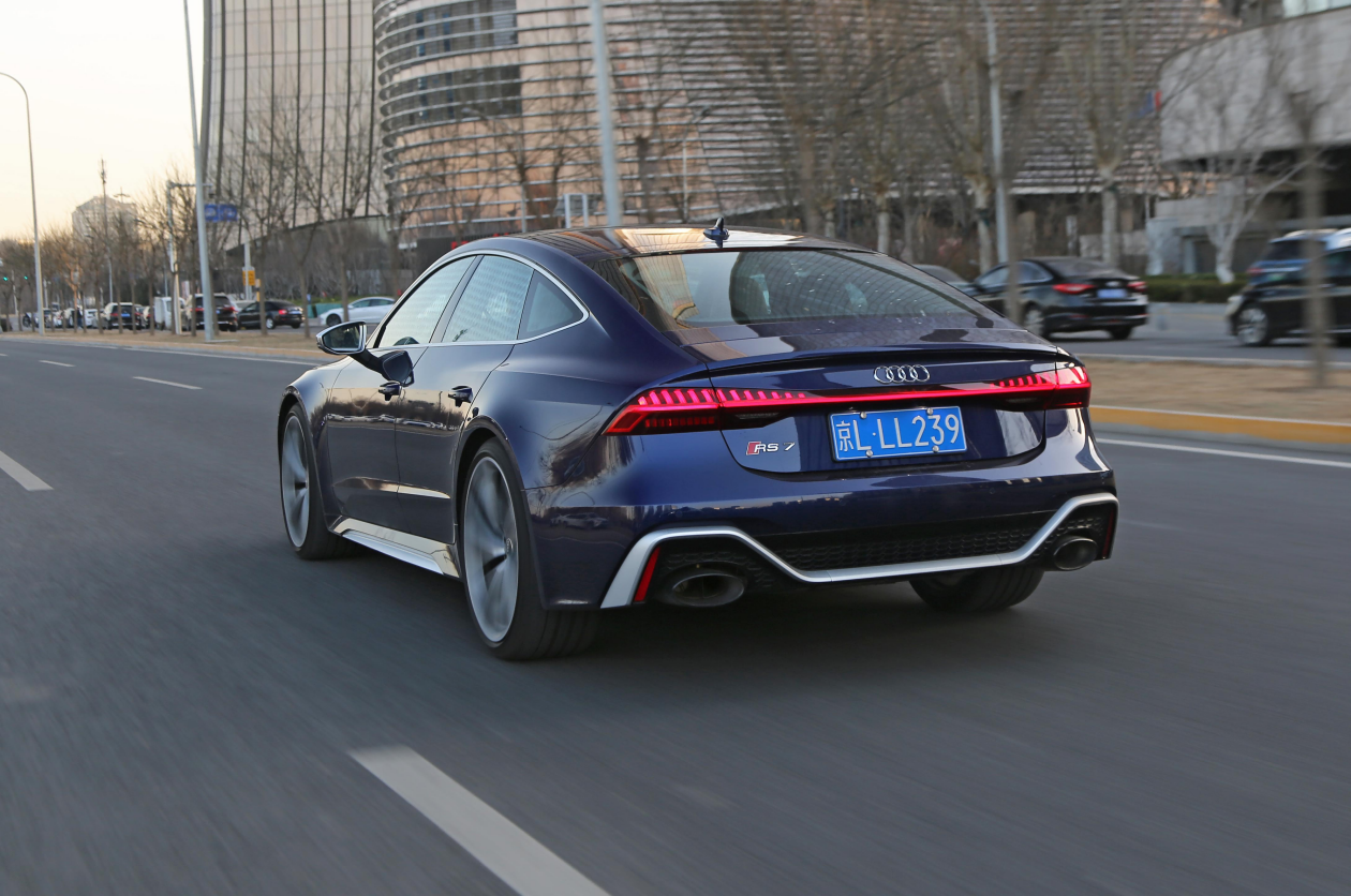 这就是rs的天花板试驾奥迪rs7sportback