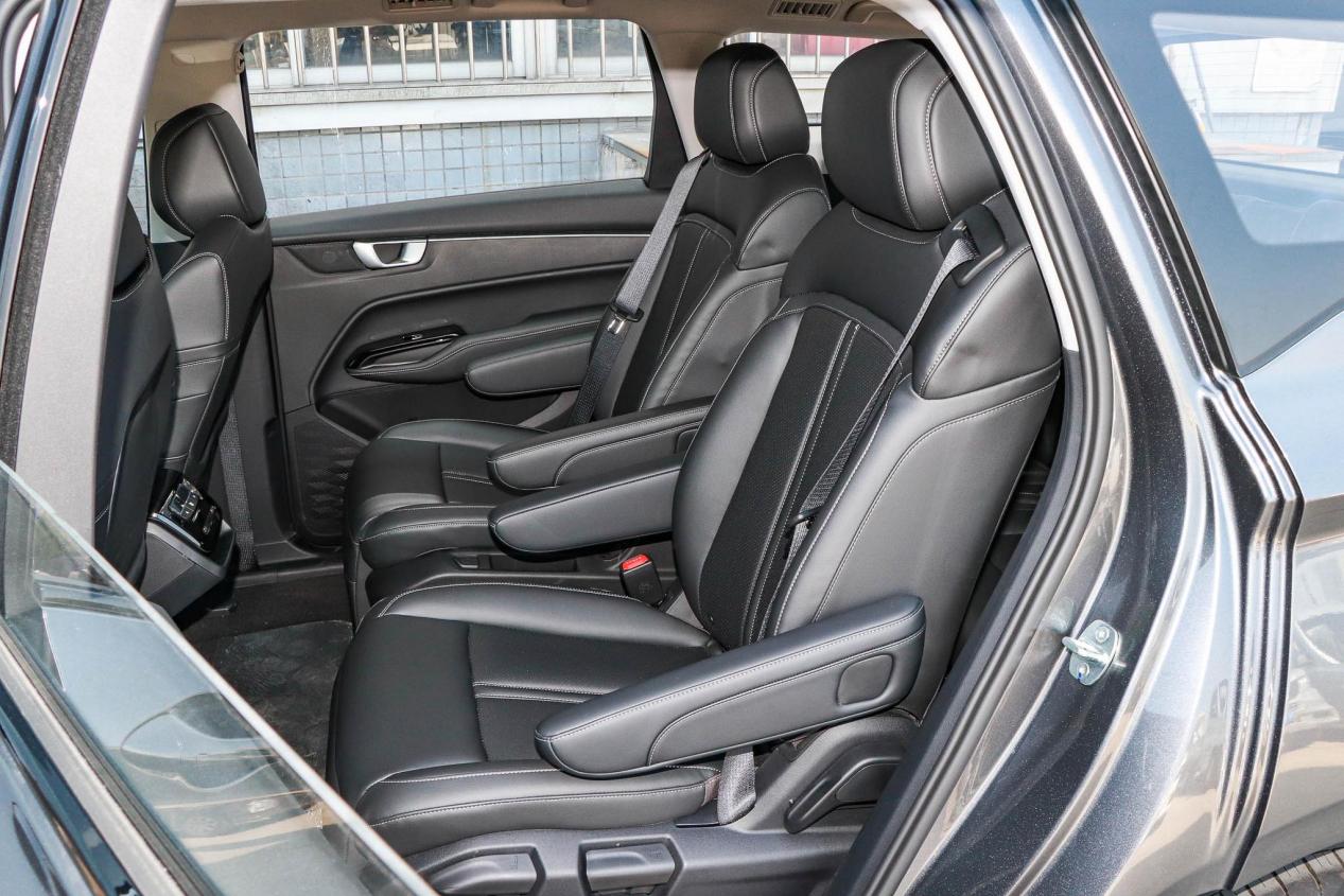 同样是六座车，吉利好还是五菱好？对比凯捷/嘉际，结局让人意外