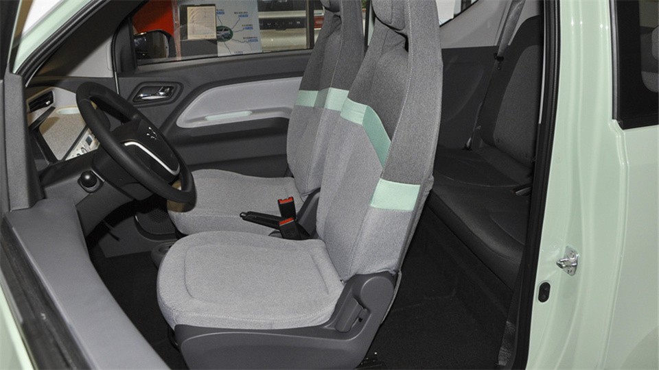 3万元代步车也内卷，QQ冰淇淋对比宏光MINIEV