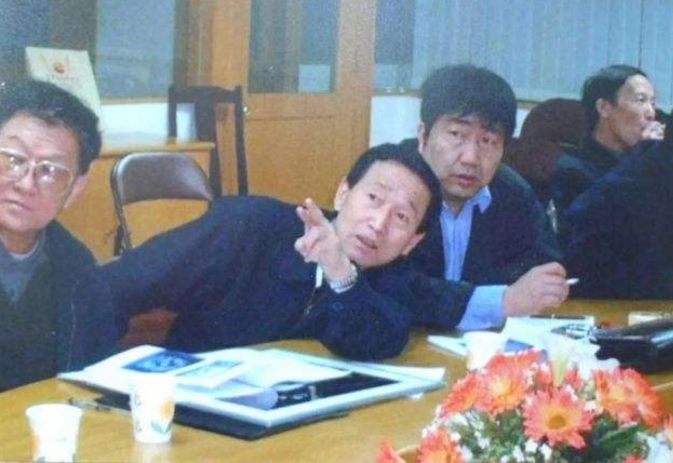 2000年郑州银行大劫案,父子上阵仅用5分钟,劫走200余万巨款休闲区蓝鸢梦想 - Www.slyday.coM 2000年郑州银行大劫案,父子上阵仅用5分钟,劫走200余万巨款休闲区蓝鸢梦想 - Www.slyday.coM