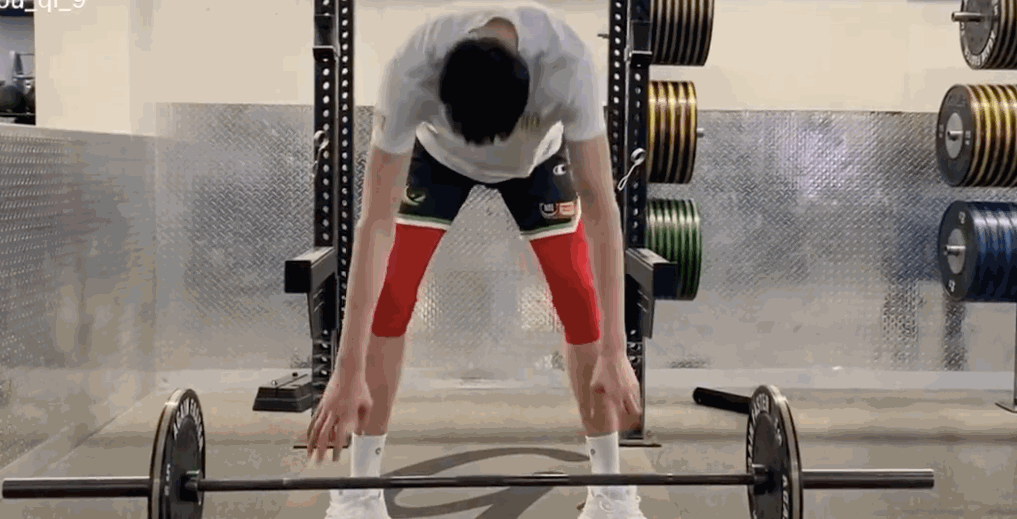 周琦晒个人训练视频举杠铃,自嘲好重举不起来引热议