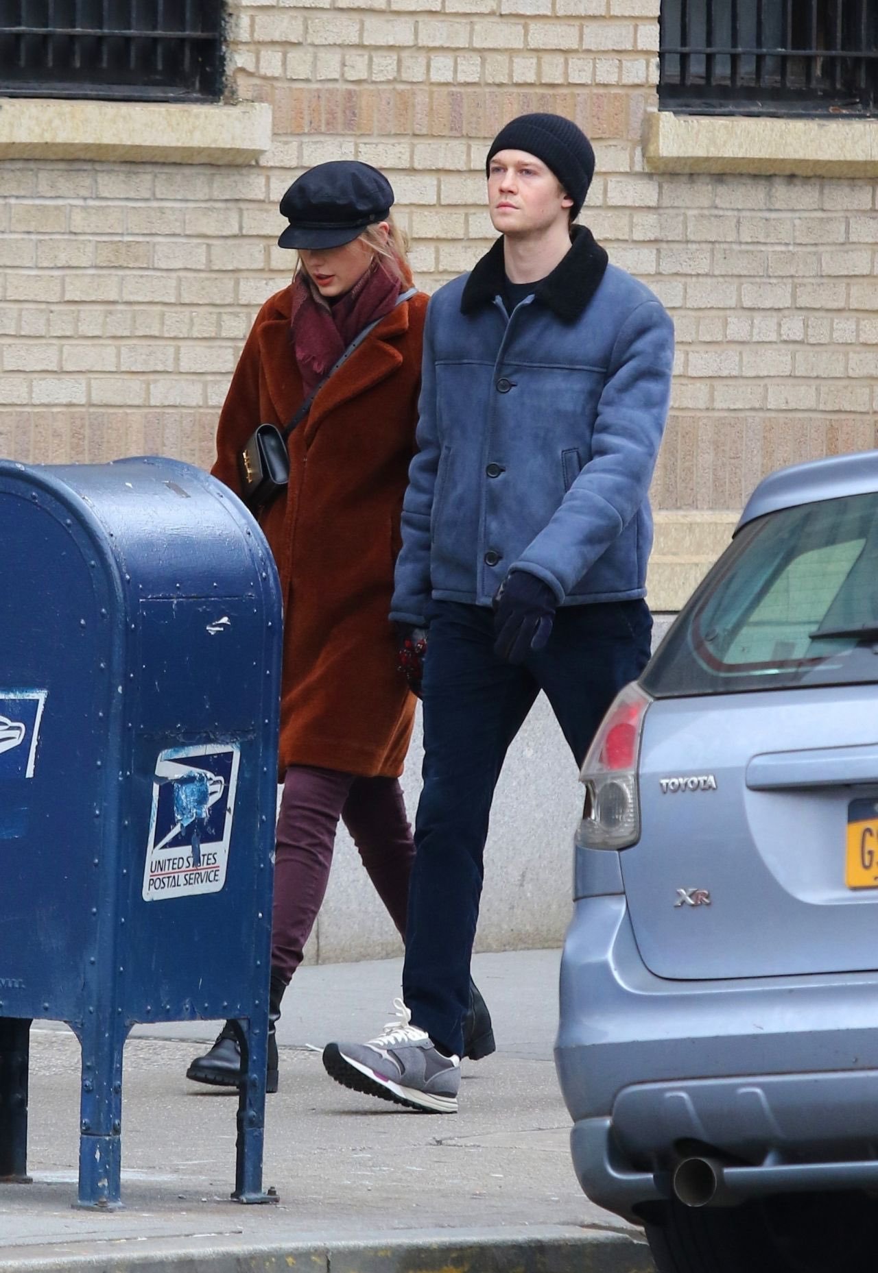 考古3年前霉霉taylorswift和男友joealwyn在纽约散步