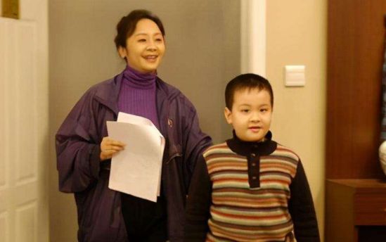 演员唐静与王新军离婚内心有痛伤心掉泪不敢告诉儿子