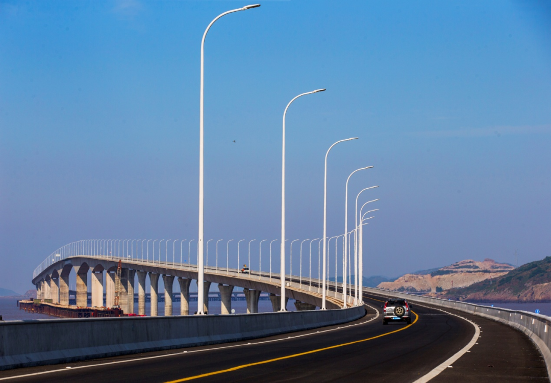 中国最长连岛高速公路浙江舟岱大桥正式通车