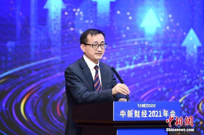 图为中国人民大学副校长刘元春在年会上做主旨演讲。 中新社记者 田雨昊 摄