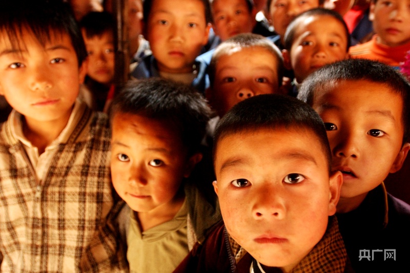 青海希望工程30载筹资4578亿捐建小学365所希望工程深入人心富有影响