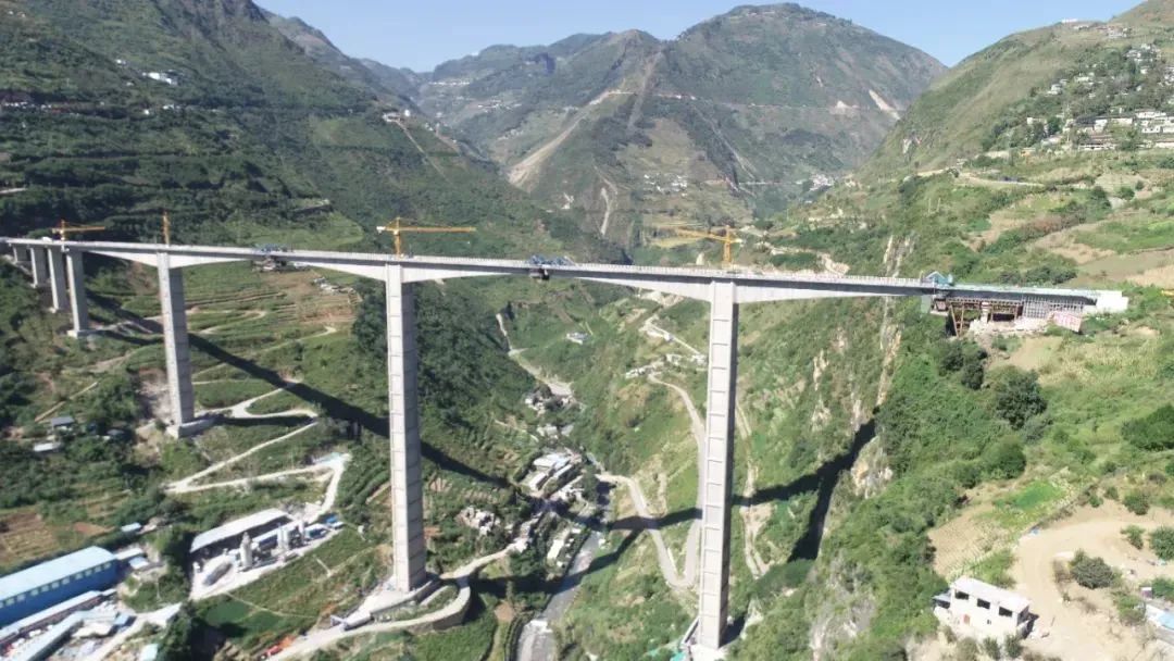 金阳县城至通阳大桥段公路改建工程的控制性项目,承担国道g356线过河