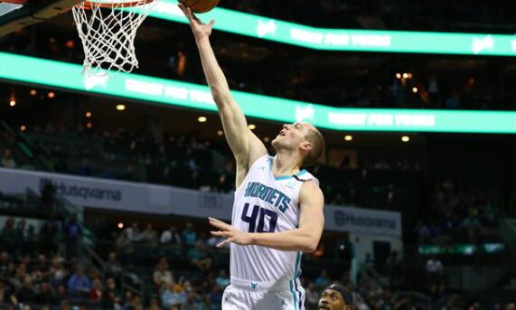 黄蜂队今天宣布,中锋科迪-泽勒将在周六对公牛的比赛中伤愈复出.