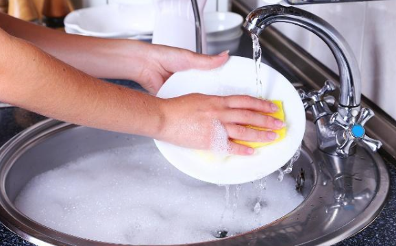 洗碗时这些动作会增加细菌,看完赶紧改!
