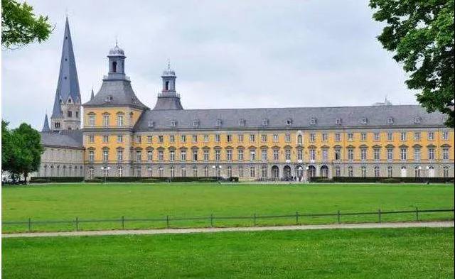 全市共有大专院校4所,图为吉森大学2019年5月,德国吉森市还曾派16人