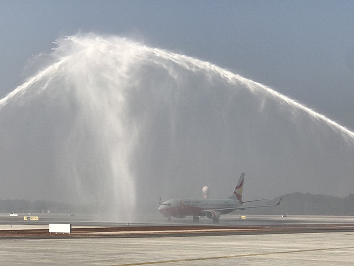 祥鹏B737-800