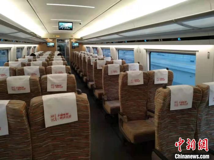 图为赤峰至北京高铁开通现场. 端木 摄