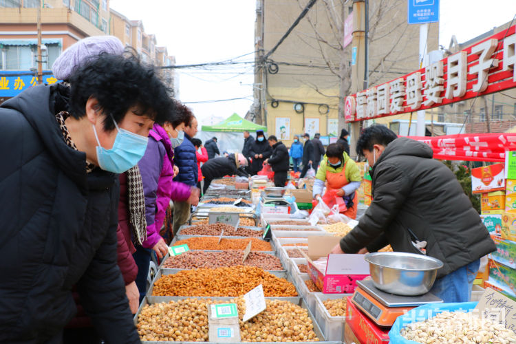 青岛即墨区赶大集寻年味