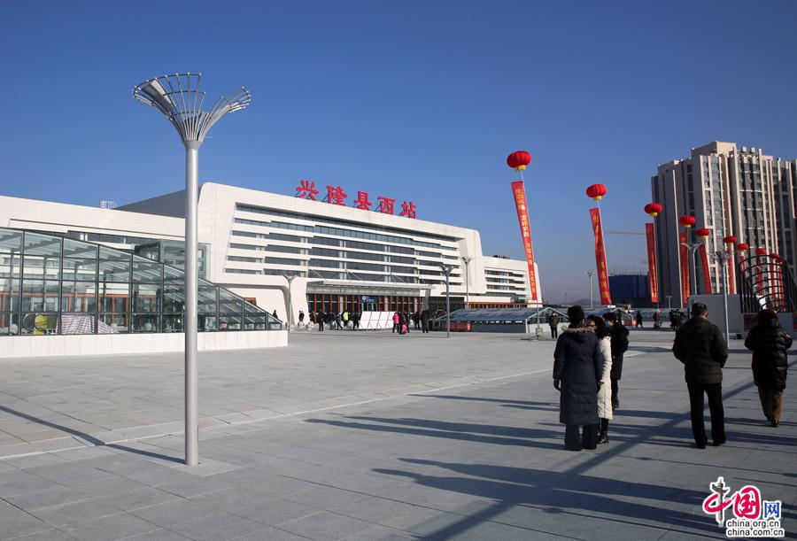 兴隆县位于河北省东北部的燕山山脉东部,北倚承德,西顾北京,南邻天津