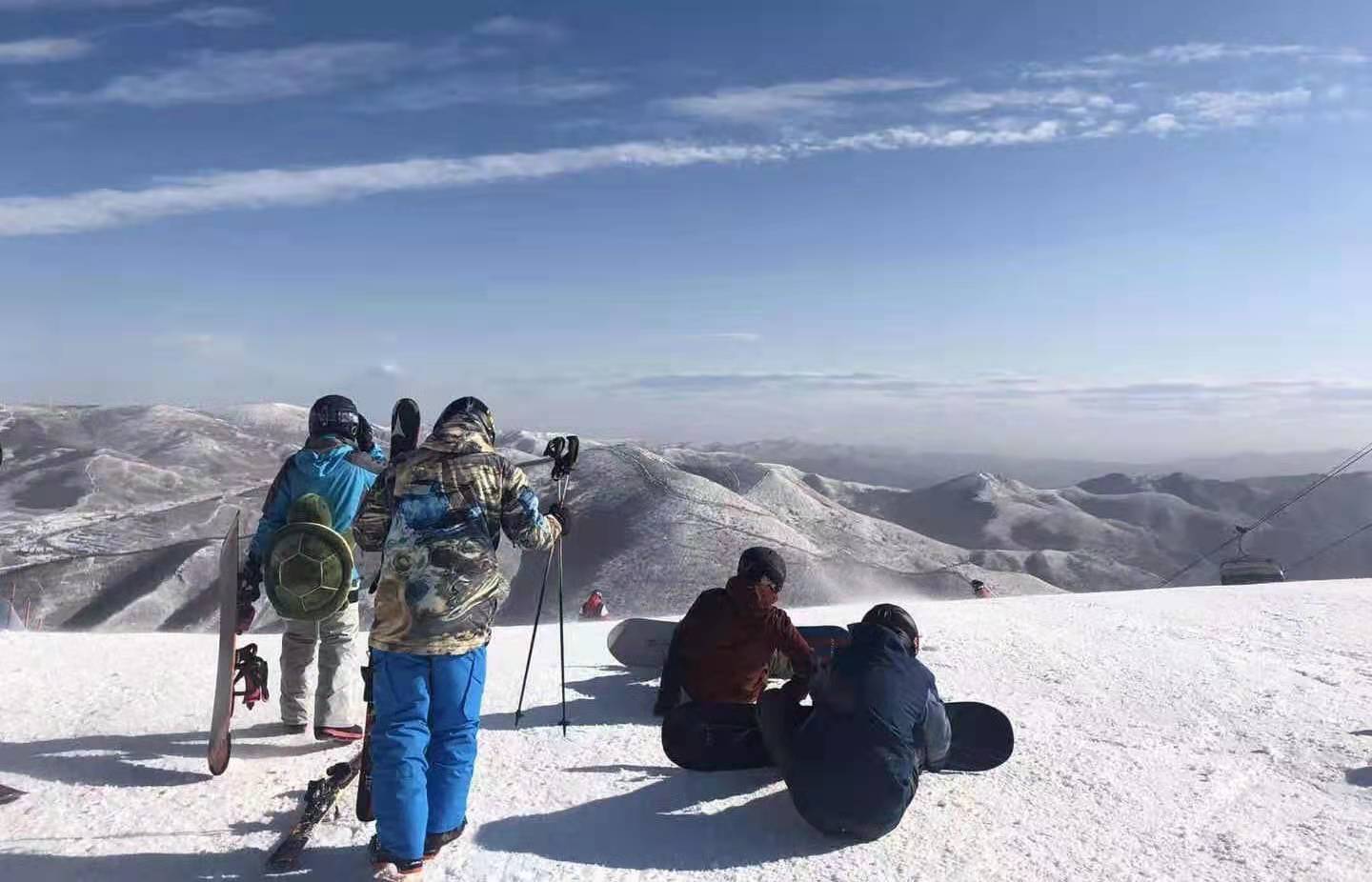 滑雪产业正在“上山”:3亿人撑起万亿市场 Dior等奢侈品品牌入局