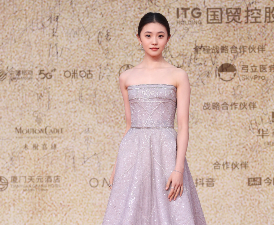 金鸡奖女星造型红黑榜,沈月披纱窗,关晓彤老气,张子枫逆袭了休闲区蓝鸢梦想 - Www.slyday.coM 金鸡奖女星造型红黑榜,沈月披纱窗,关晓彤老气,张子枫逆袭了休闲区蓝鸢梦想 - Www.slyday.coM