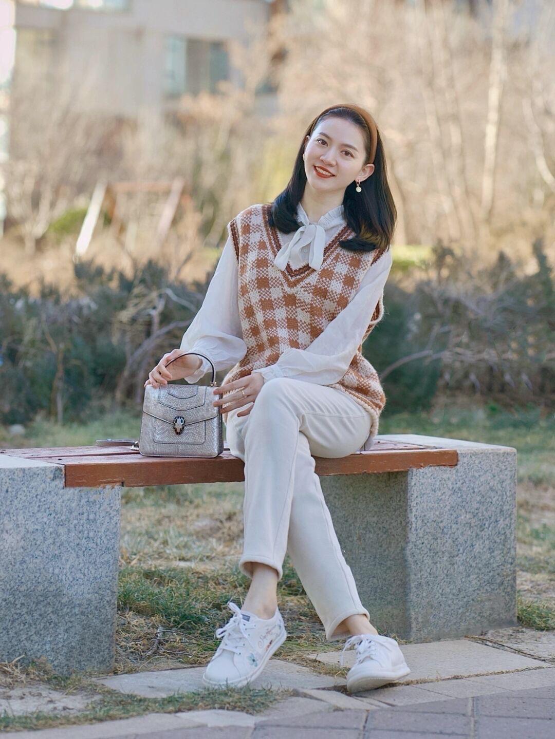 这些才是适合普通人的“毛衣”穿搭，甜美温柔又时髦，谁穿谁美休闲区蓝鸢梦想 - Www.slyday.coM