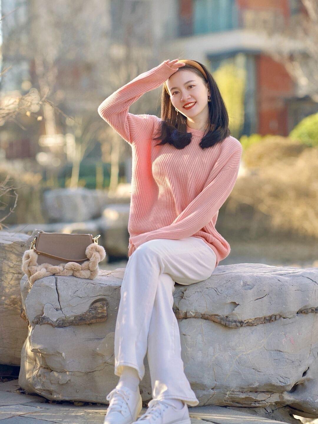 这些才是适合普通人的“毛衣”穿搭，甜美温柔又时髦，谁穿谁美休闲区蓝鸢梦想 - Www.slyday.coM