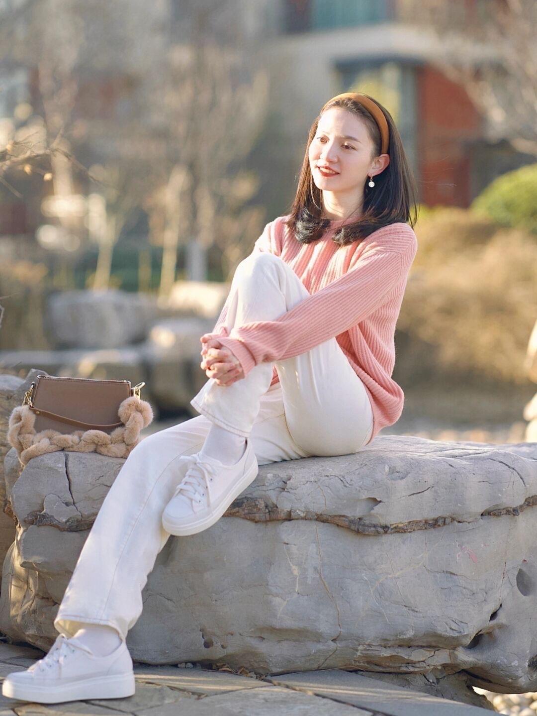 这些才是适合普通人的“毛衣”穿搭，甜美温柔又时髦，谁穿谁美休闲区蓝鸢梦想 - Www.slyday.coM