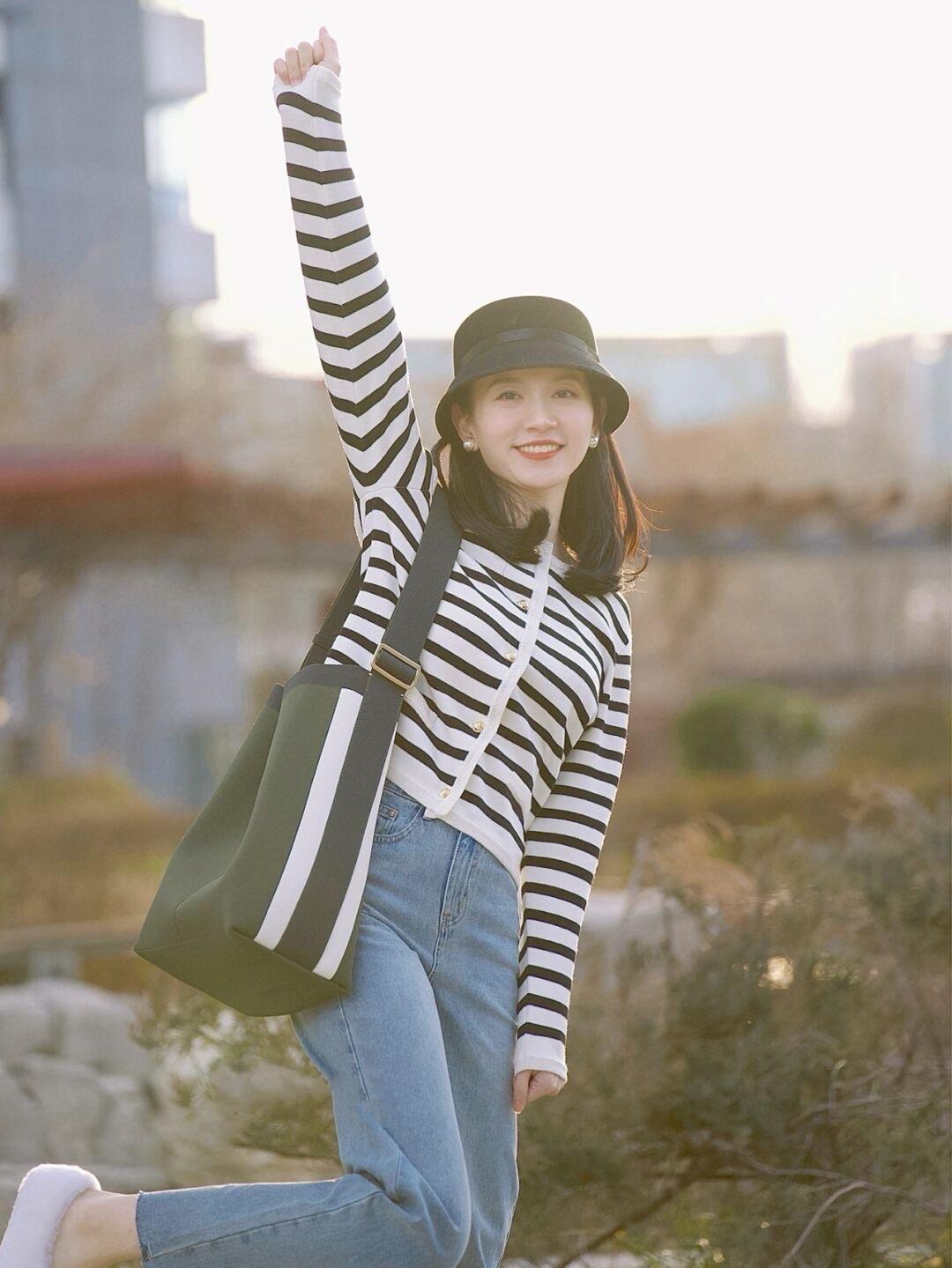 这些才是适合普通人的“毛衣”穿搭，甜美温柔又时髦，谁穿谁美休闲区蓝鸢梦想 - Www.slyday.coM