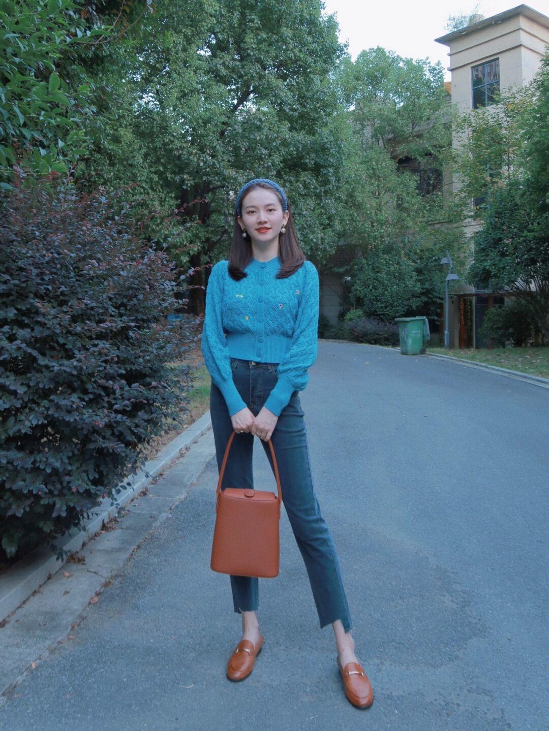 这些才是适合普通人的“毛衣”穿搭，甜美温柔又时髦，谁穿谁美休闲区蓝鸢梦想 - Www.slyday.coM
