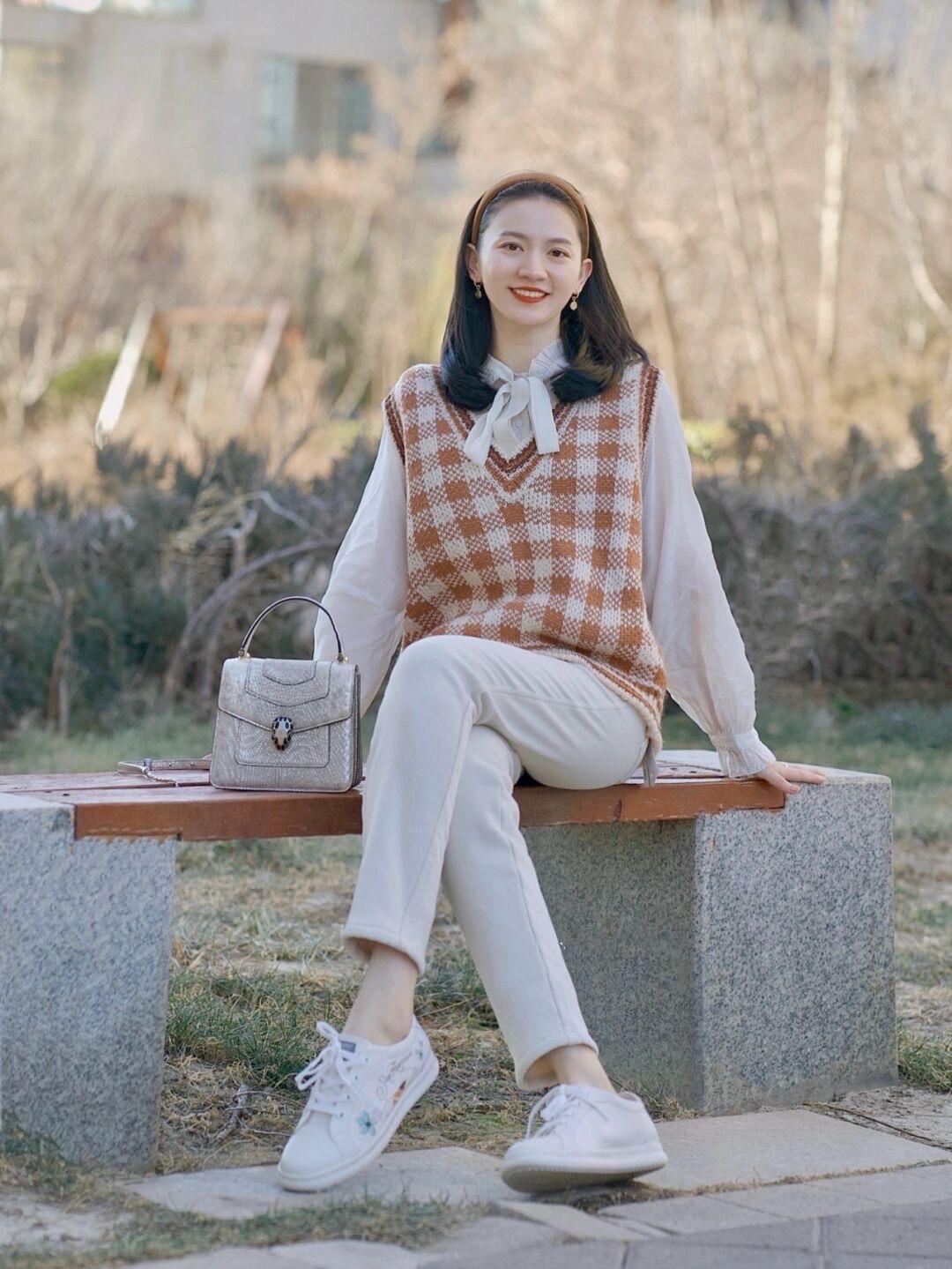 这些才是适合普通人的“毛衣”穿搭，甜美温柔又时髦，谁穿谁美休闲区蓝鸢梦想 - Www.slyday.coM