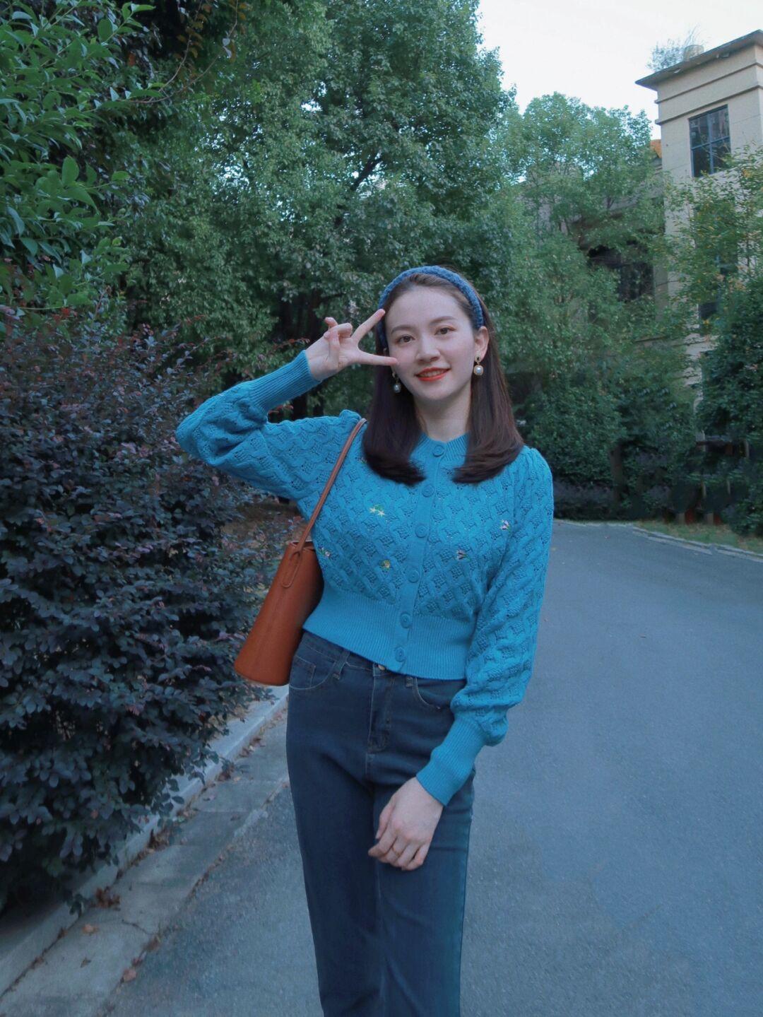 这些才是适合普通人的“毛衣”穿搭，甜美温柔又时髦，谁穿谁美休闲区蓝鸢梦想 - Www.slyday.coM