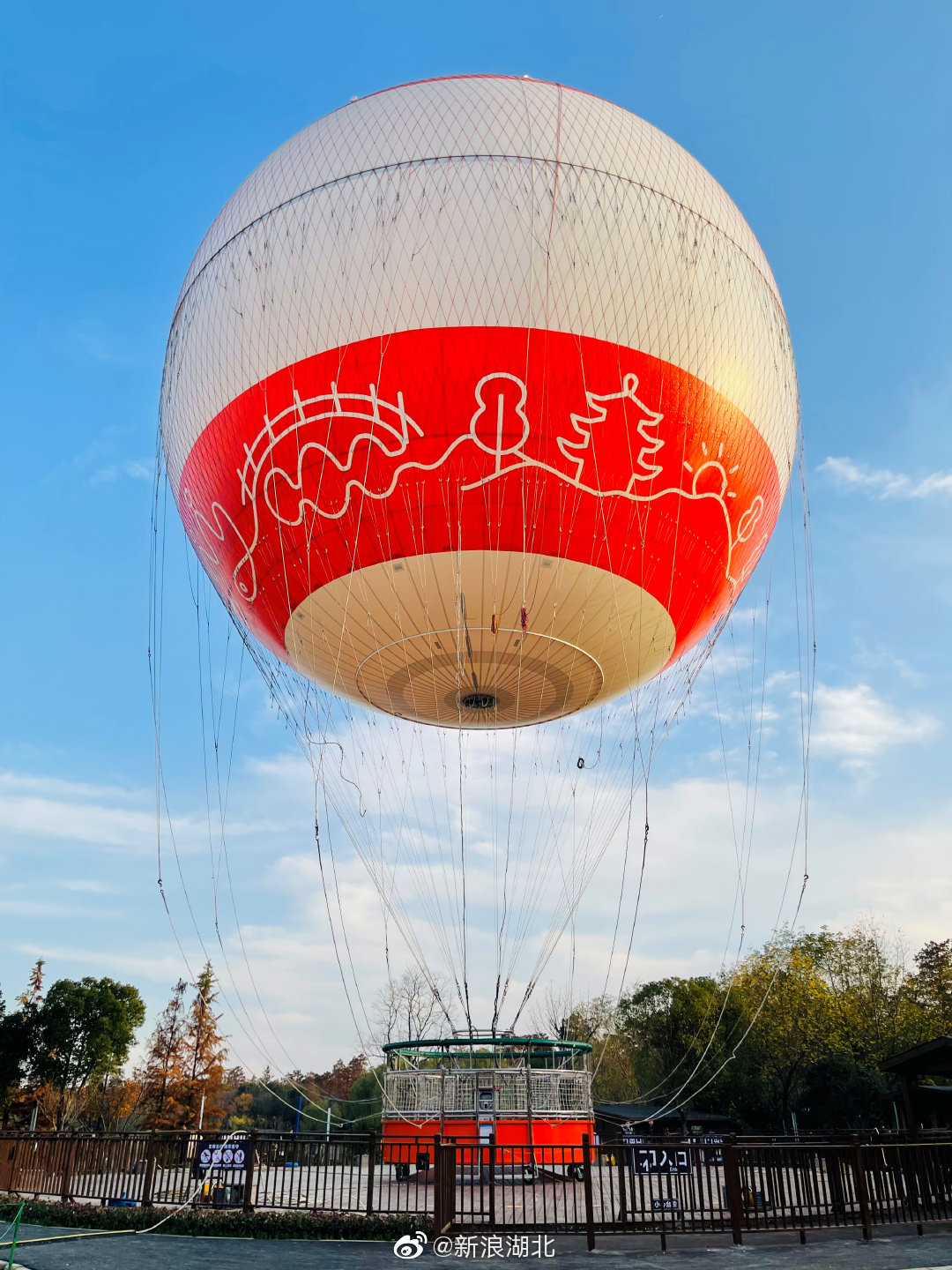 武汉东湖超大氦气球元旦试运营