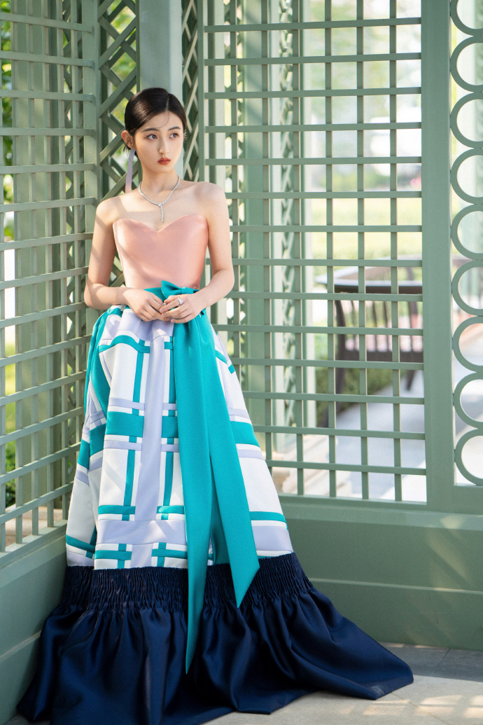 金鸡奖闭幕式举行：李冰冰、倪妮、关晓彤、吴宣仪等红毯造型曝光休闲区蓝鸢梦想 - Www.slyday.coM