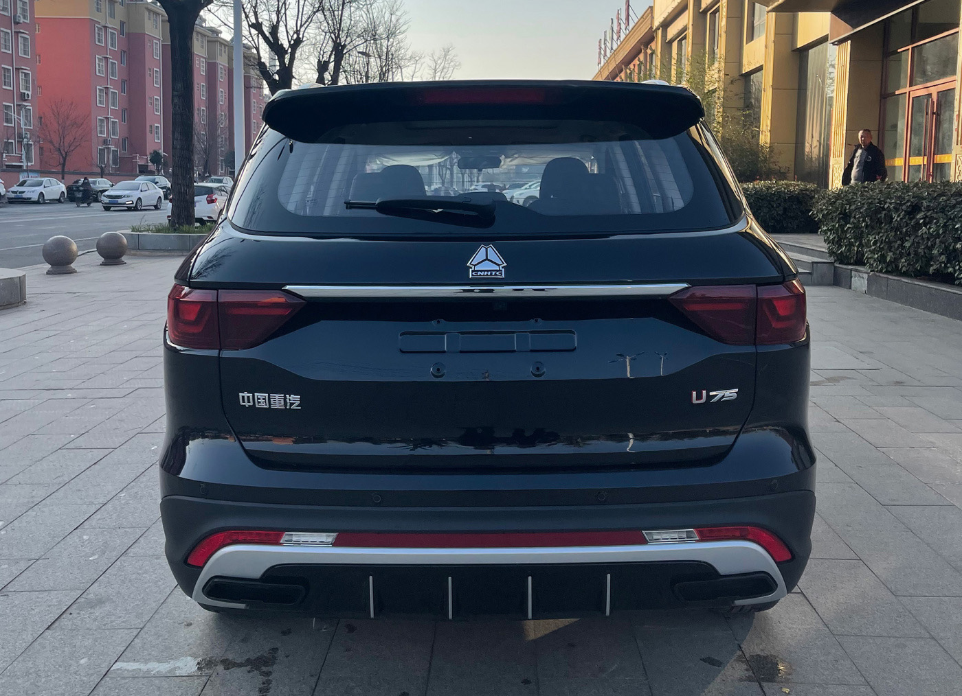 中国重汽新款大7座suv上市外观霸气轴距2米8搭载15t动力