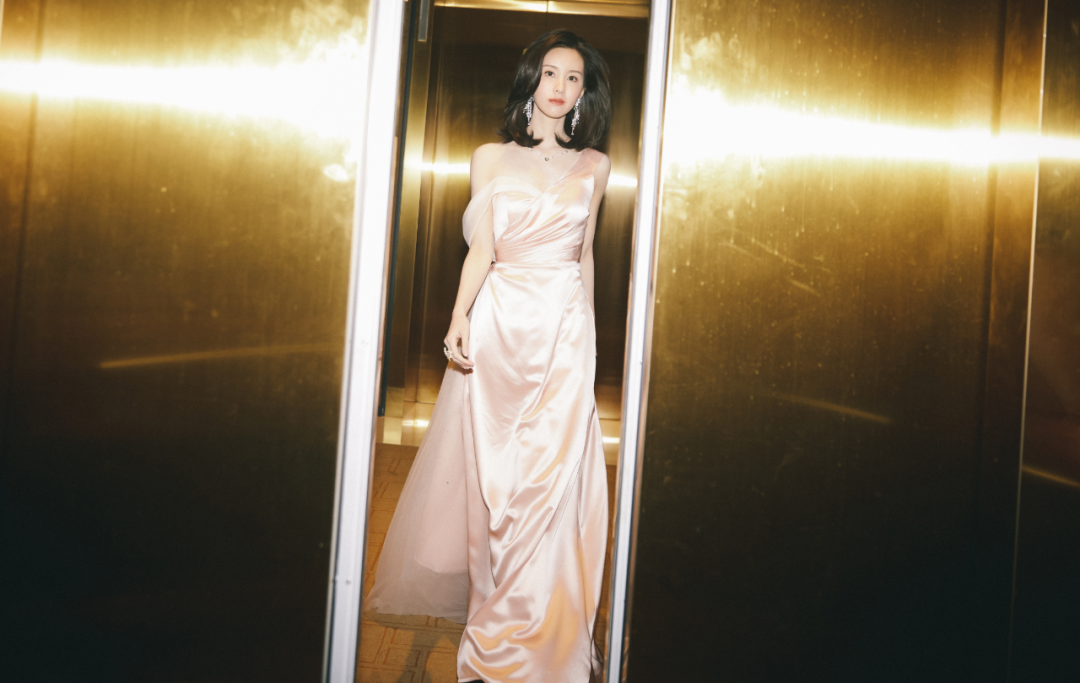 金鸡奖女星造型红黑榜,沈月披纱窗,关晓彤老气,张子枫逆袭了休闲区蓝鸢梦想 - Www.slyday.coM 金鸡奖女星造型红黑榜,沈月披纱窗,关晓彤老气,张子枫逆袭了休闲区蓝鸢梦想 - Www.slyday.coM