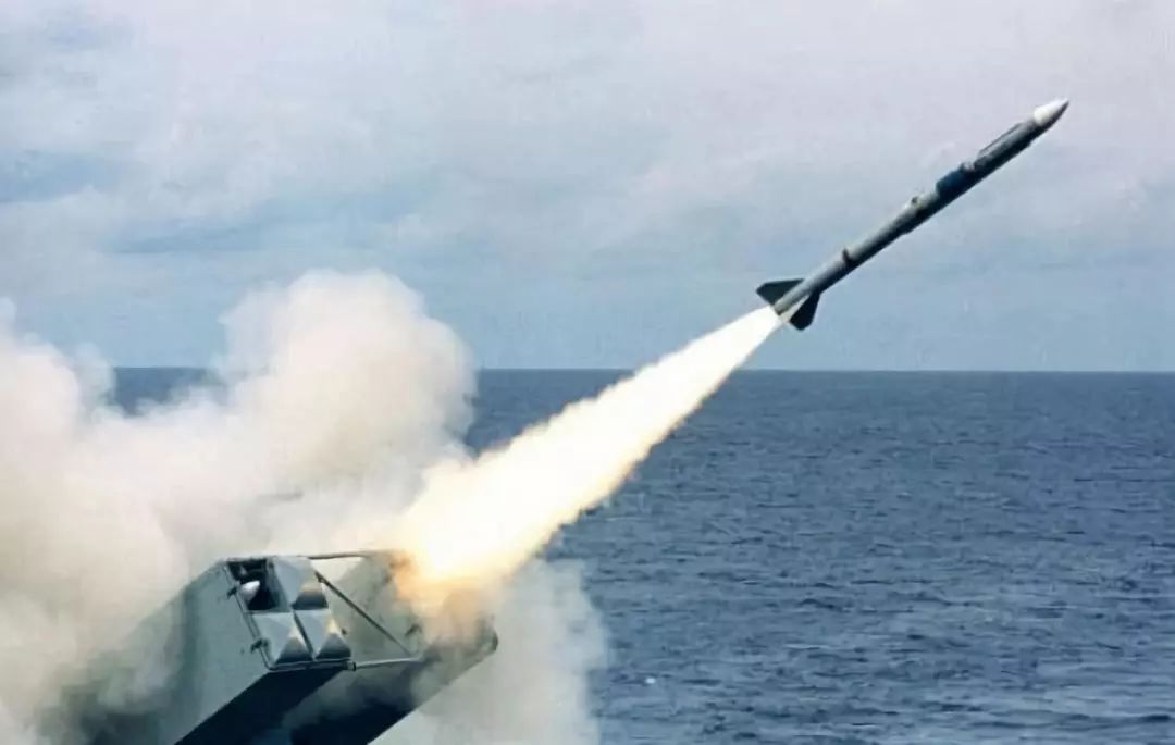 密集阵嘶吼如同织布机海麻雀防空导弹发射到底有多强悍