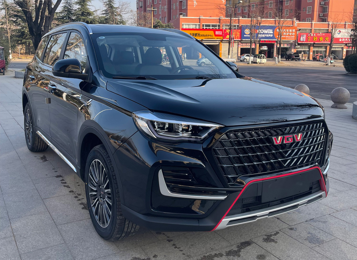 中国重汽新款大7座suv上市外观霸气轴距2米8搭载15t动力