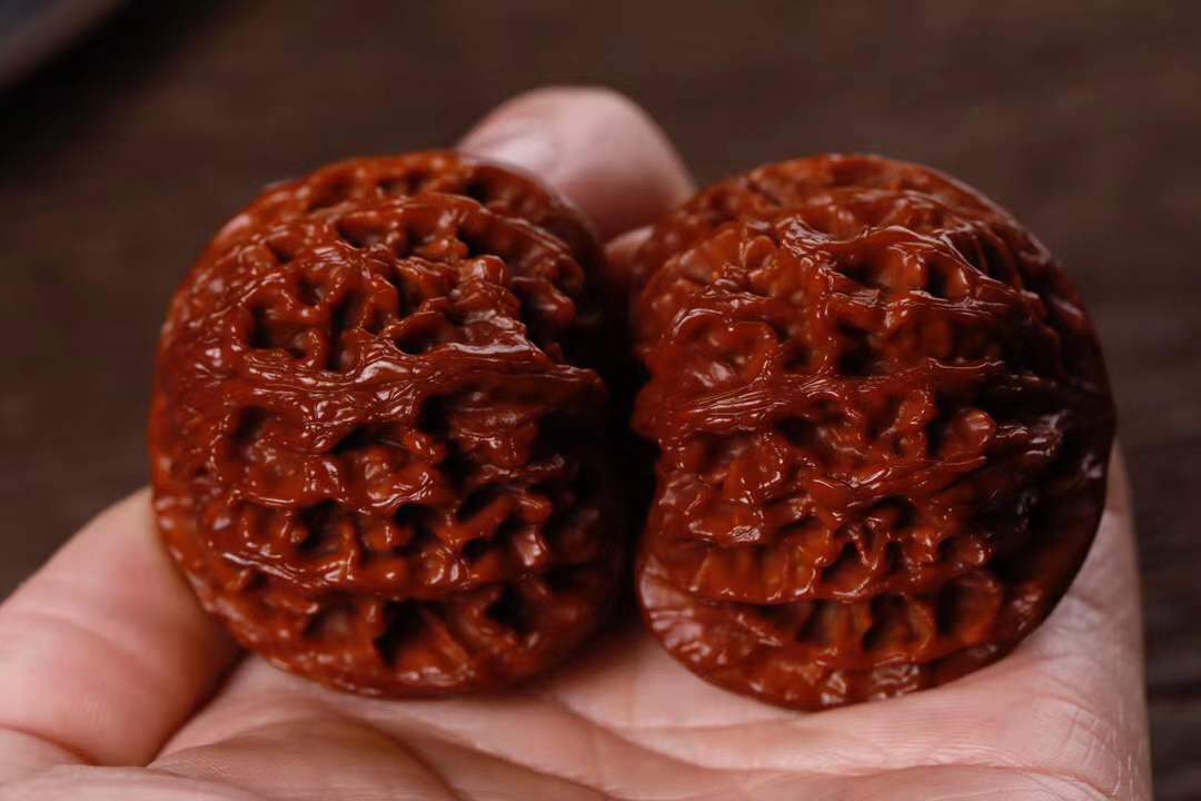 从皮质纹路桩型苹果圆作为第一对文玩核桃没有错