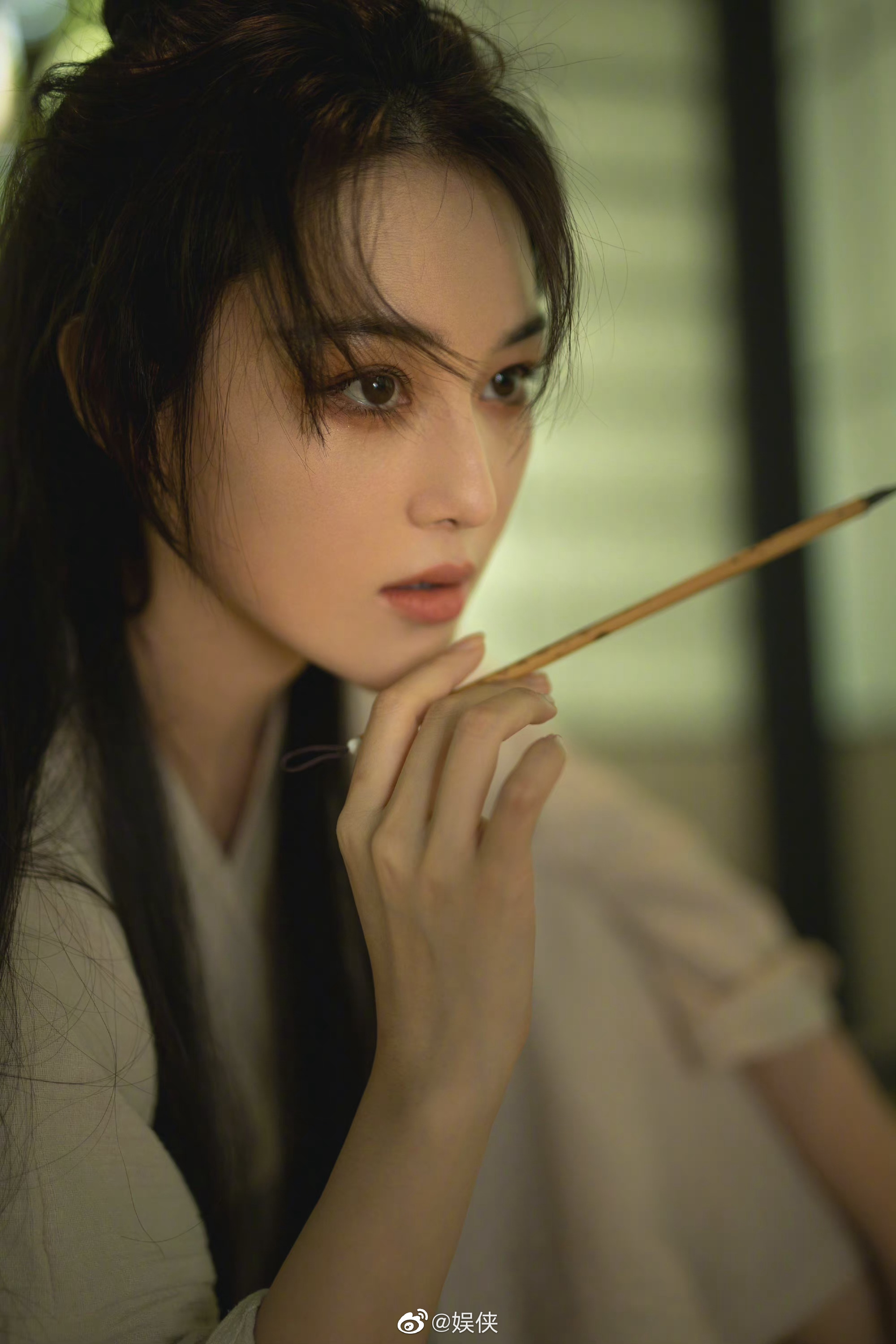 张馨予古风女侠造型来了又美又飒率性洒脱