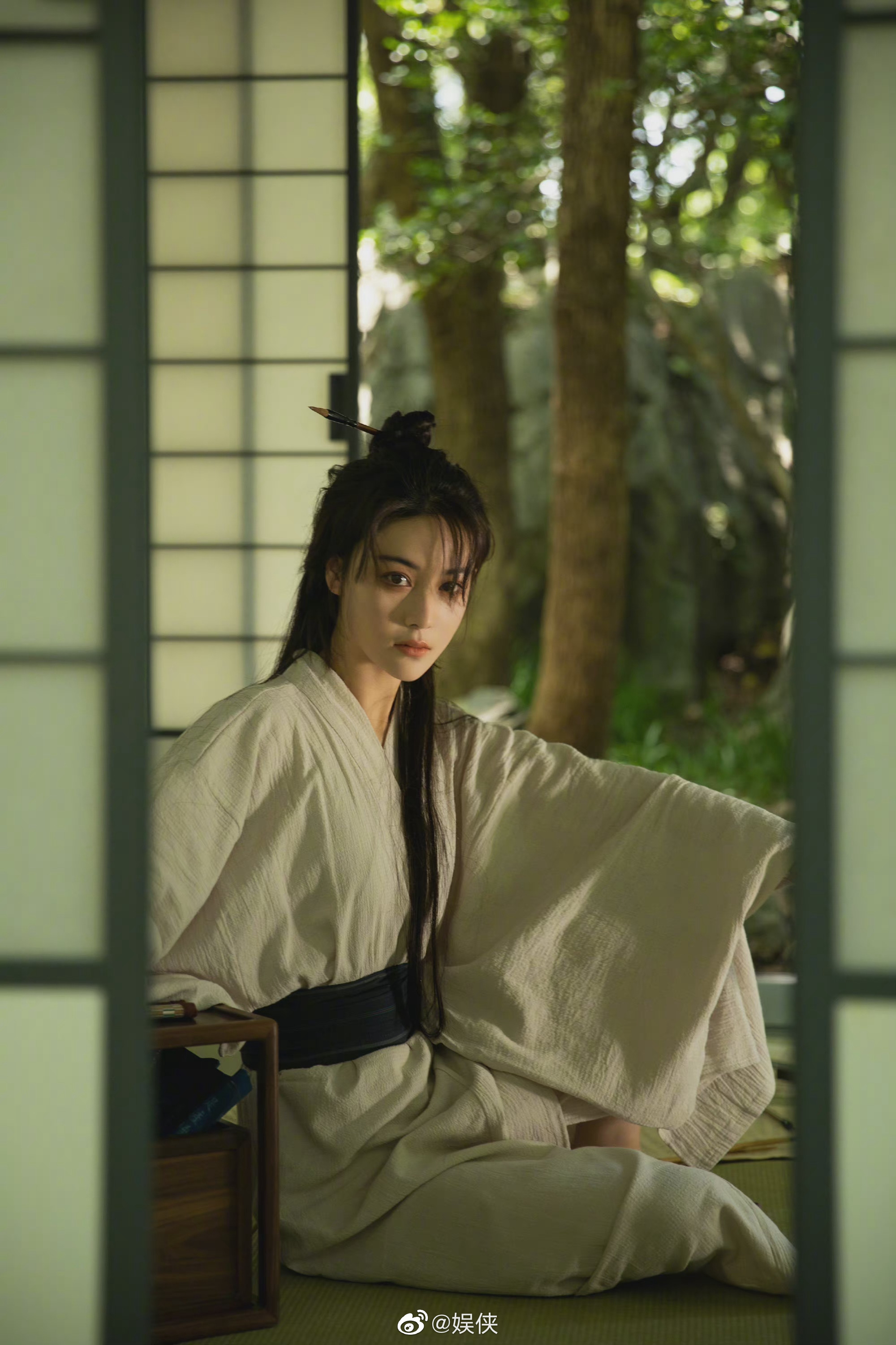 张馨予古风女侠造型来了又美又飒率性洒脱