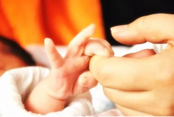 小婴儿看似天真无邪，其实从一出生就隐瞒了这些事，满满的求生欲休闲区蓝鸢梦想 - Www.slyday.coM