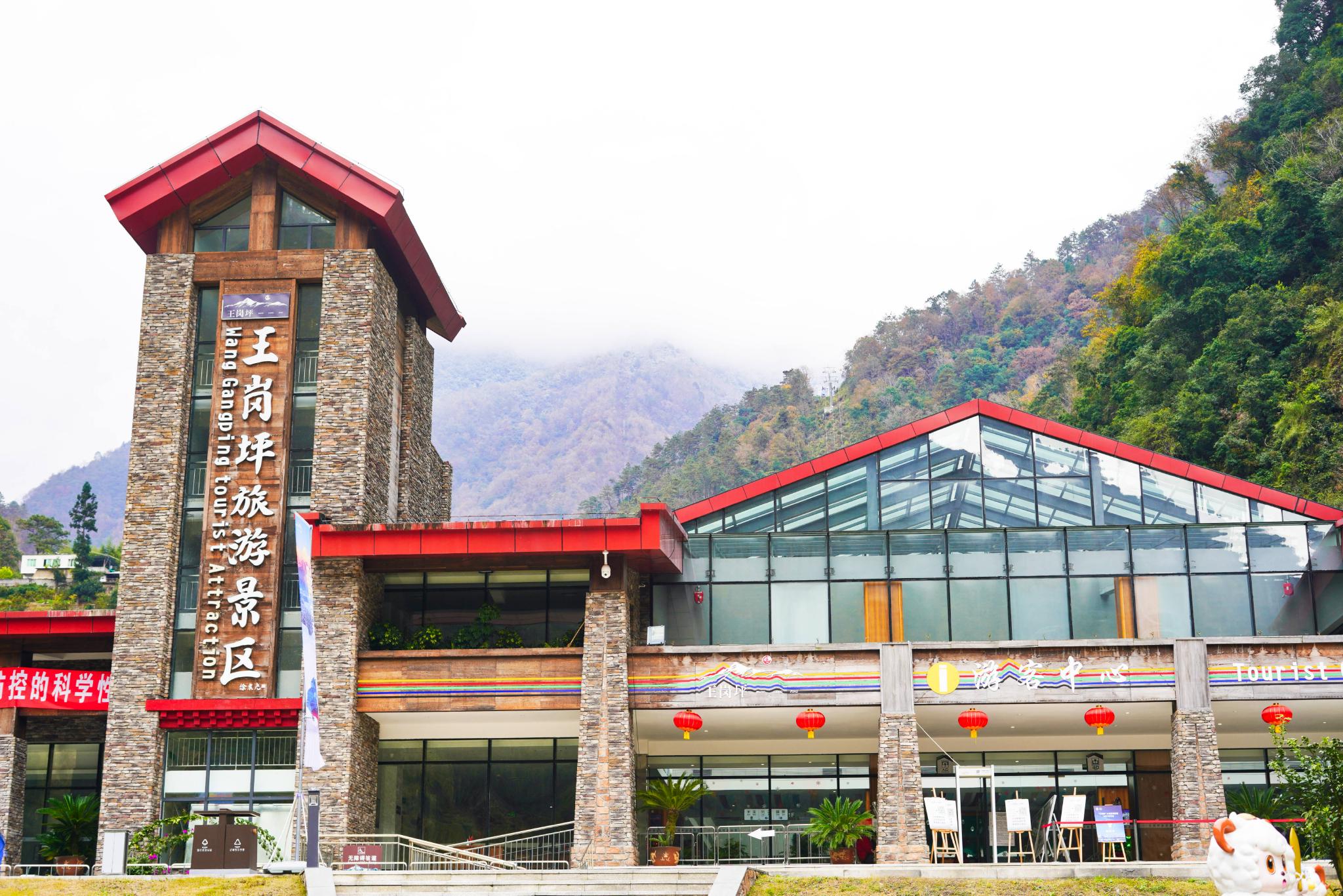 四川新晋滑雪场:雅安王岗坪"滑向贡嘎",牧云观日照金山,绝了__财经