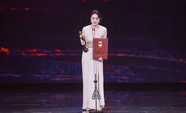 第34届金鸡奖获奖名单公布,张译影帝张小斐影后,张艺谋最佳导演休闲区蓝鸢梦想 - Www.slyday.coM 第34届金鸡奖获奖名单公布,张译影帝张小斐影后,张艺谋最佳导演休闲区蓝鸢梦想 - Www.slyday.coM