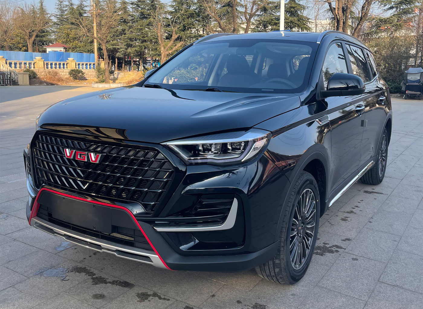 中国重汽新款大7座suv上市外观霸气轴距2米8搭载15t动力