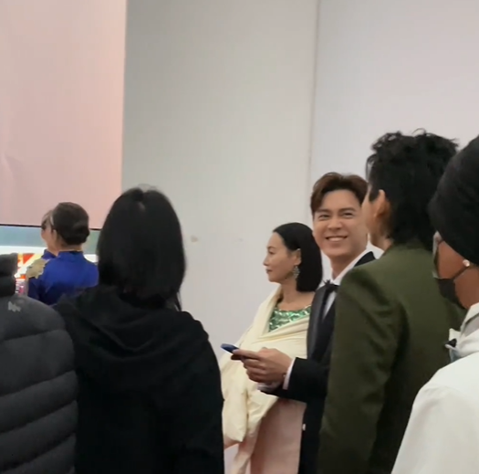 金鸡后台社交场面李易峰谢霆锋互加好友刘浩存张艺谋女儿同框