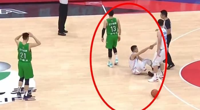 15连胜!郭艾伦被驱逐,辽篮7人上双创纪录,违体+技犯引争议休闲区蓝鸢梦想 - Www.slyday.coM 15连胜!郭艾伦被驱逐,辽篮7人上双创纪录,违体+技犯引争议休闲区蓝鸢梦想 - Www.slyday.coM